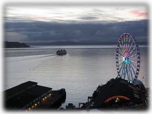 Amazing at dusk - watch the Seattle Great Wheel light up!
